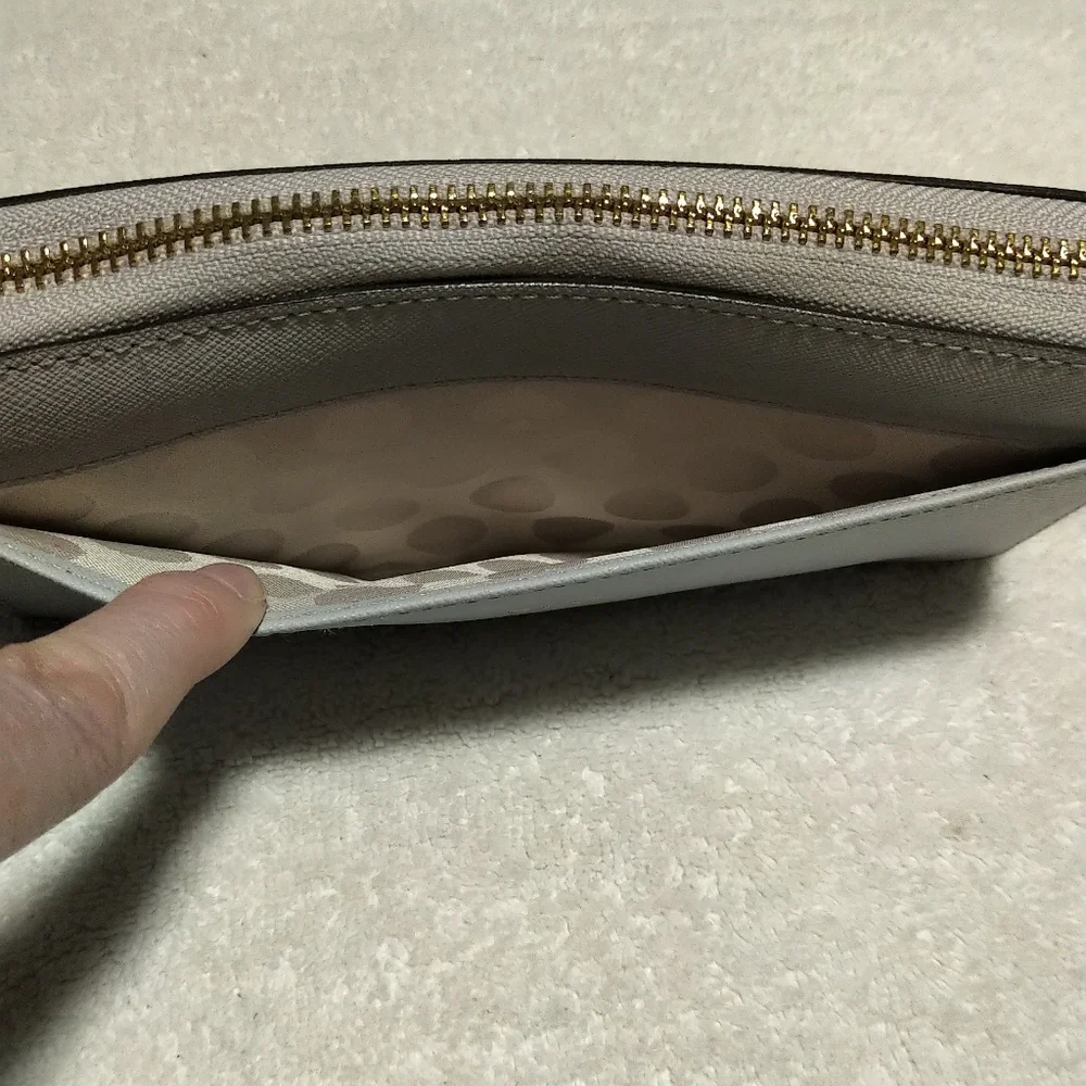 Kate Spade Zippy Liight Purple Wallet